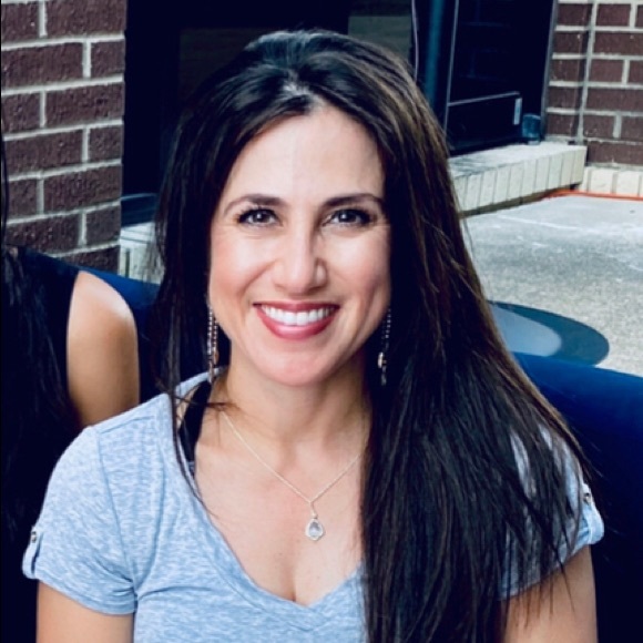 Meet your Posher, Lisa - Picture 1 of 2